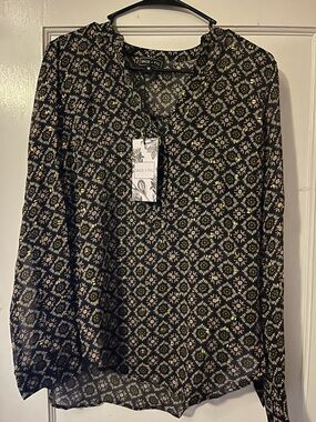 Sage & FIC Black Floral-Print Long-Sleeve Blouse with Cream Motif